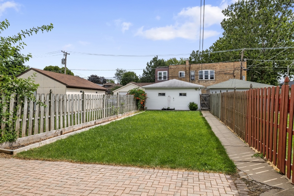 1026 Troost Avenue - Photo 4