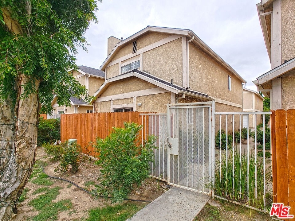 17200 Roscoe Blvd - Photo 0