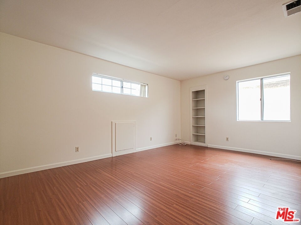 17200 Roscoe Blvd - Photo 12