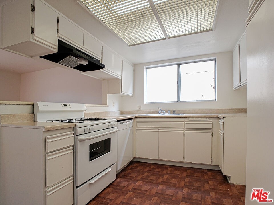 17200 Roscoe Blvd - Photo 7