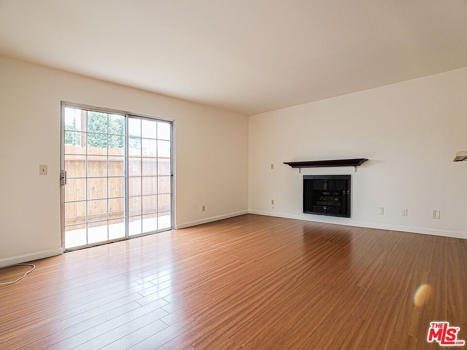 17200 Roscoe Blvd - Photo 2