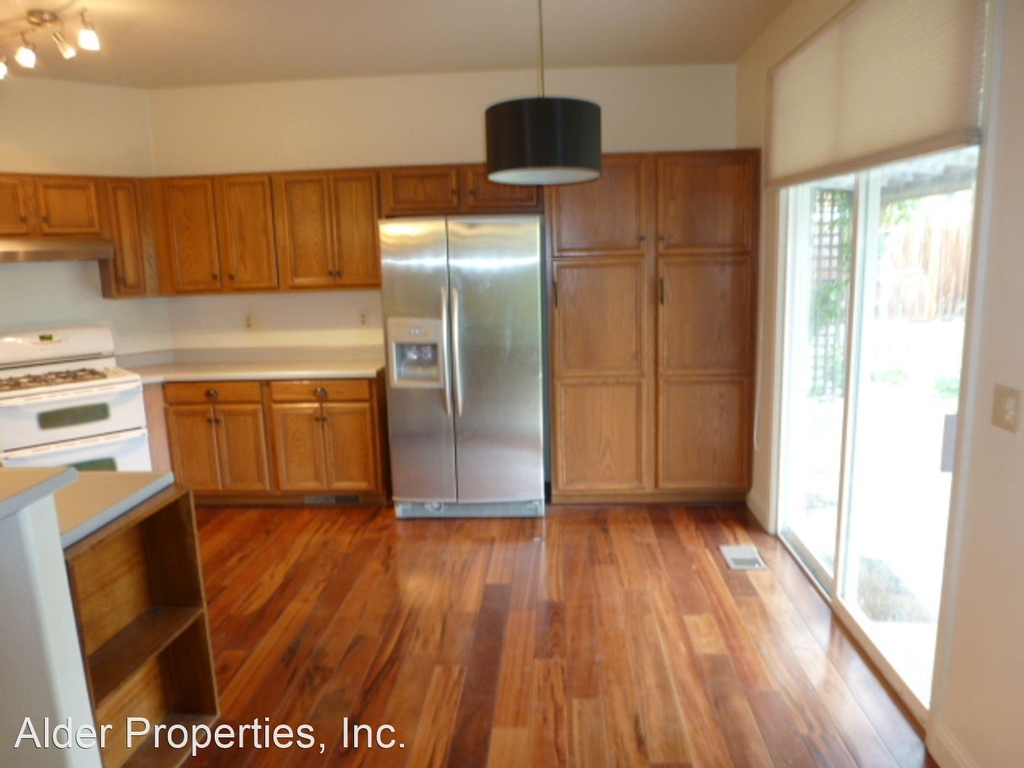 3221 Green River Dr - Photo 2