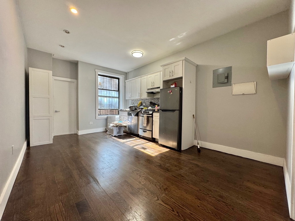 600 Lincoln Place - Photo 0