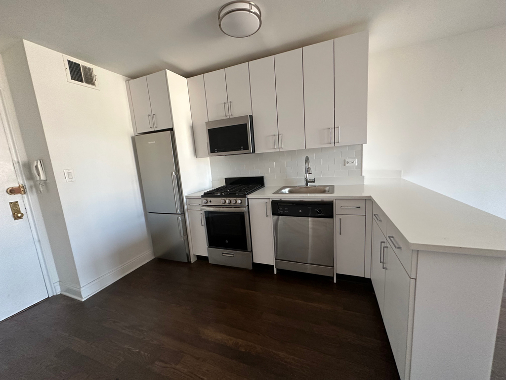 165 East 35th Street - Photo 5