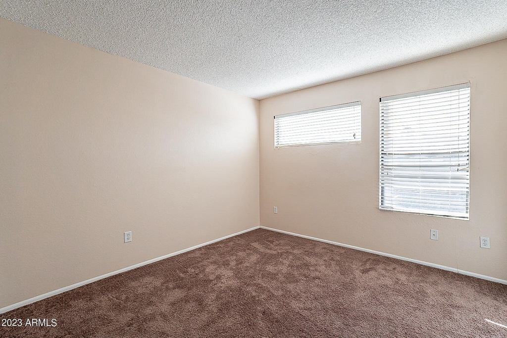 11640 N 51st Avenue - Photo 9