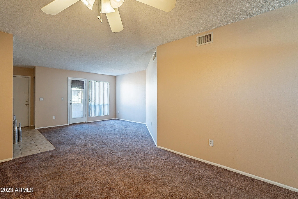 11640 N 51st Avenue - Photo 3