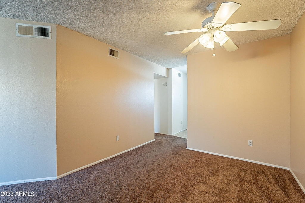 11640 N 51st Avenue - Photo 4