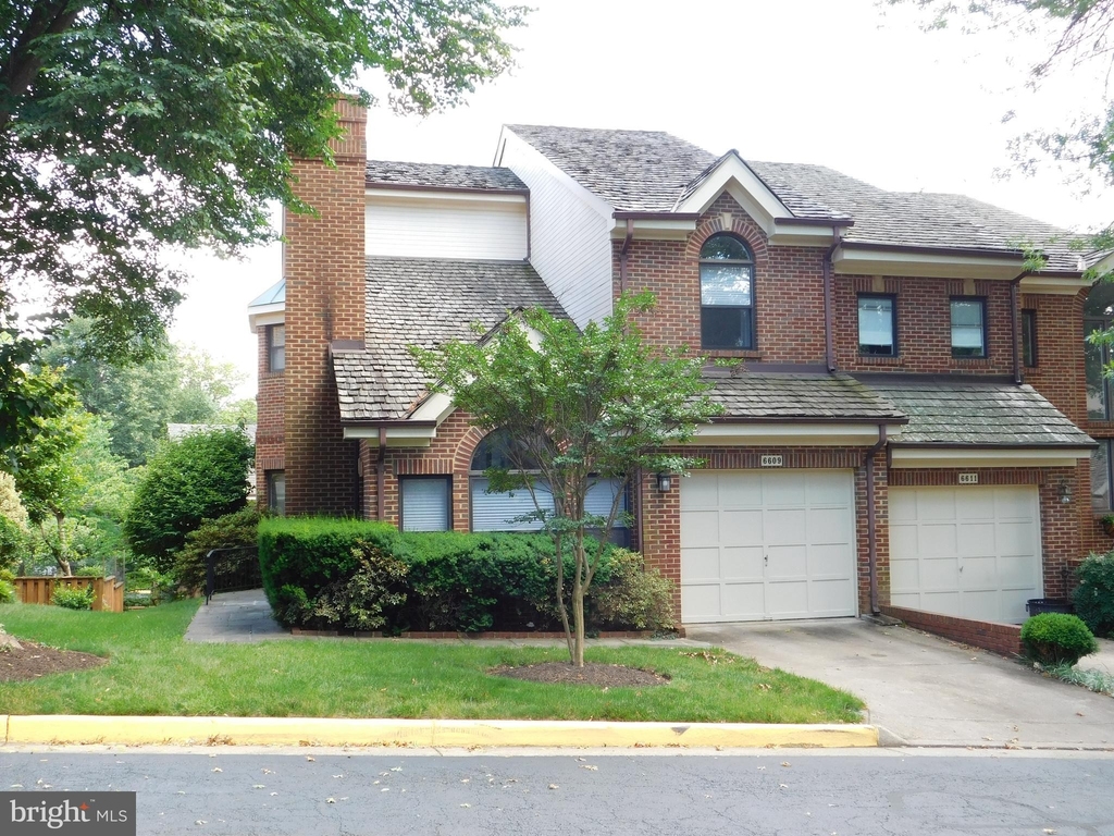 6609 Anthony Crest Square - Photo 0