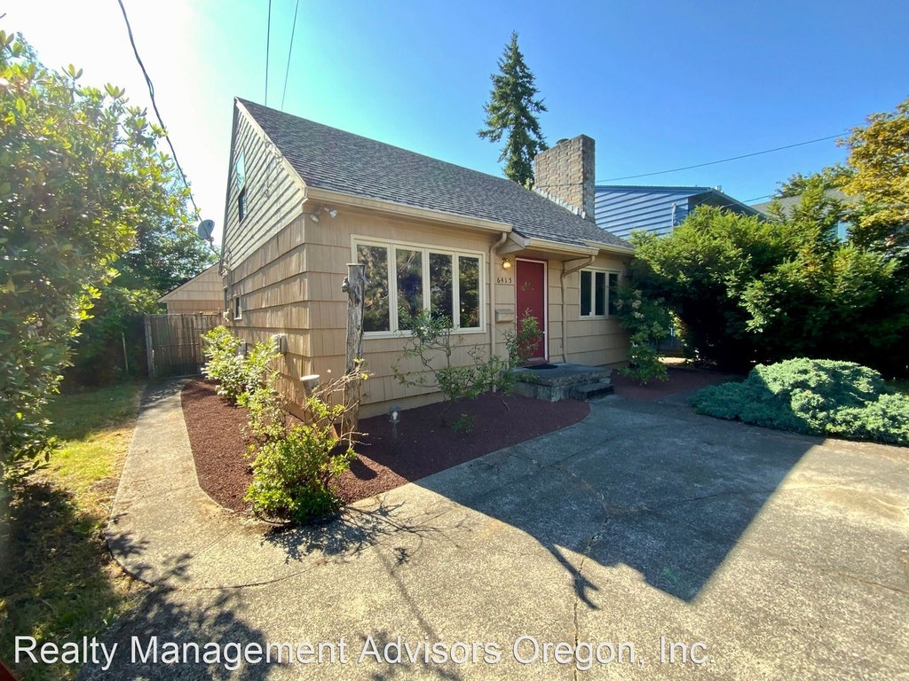 6415 Se 65th Ave - Photo 1