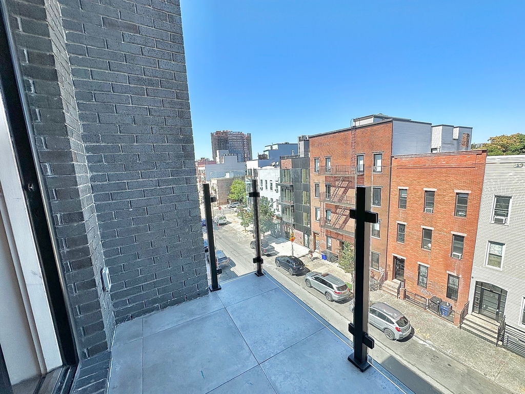 334 Evergreen Avenue - Photo 4