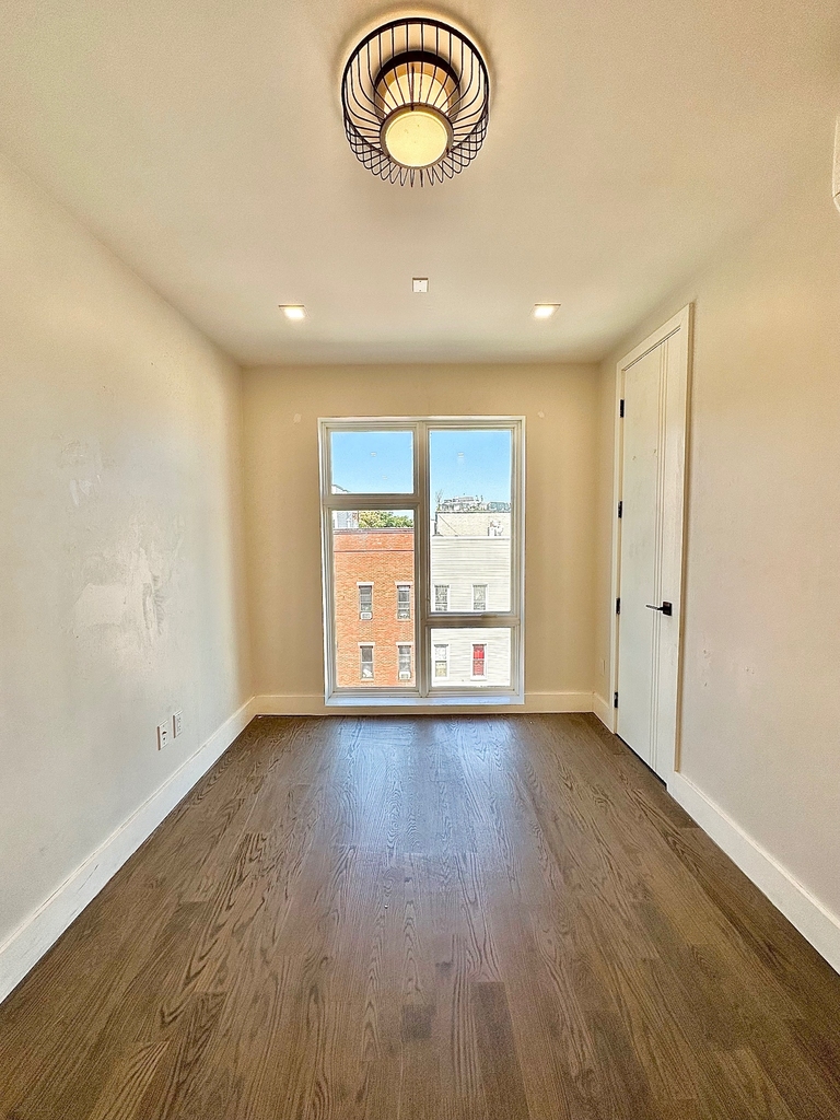 334 Evergreen Avenue - Photo 3