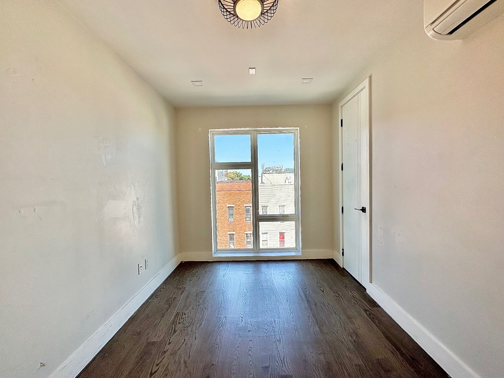 334 Evergreen Avenue - Photo 2
