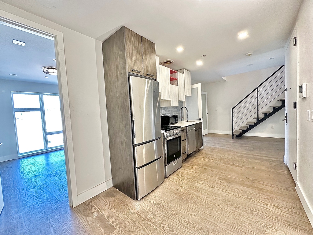 334 Evergreen Avenue - Photo 0