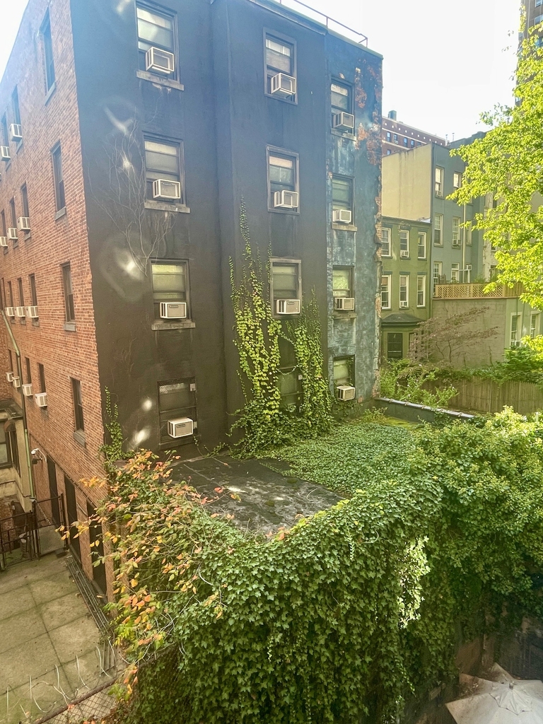 156 East 37th Street, 4D - Photo 9