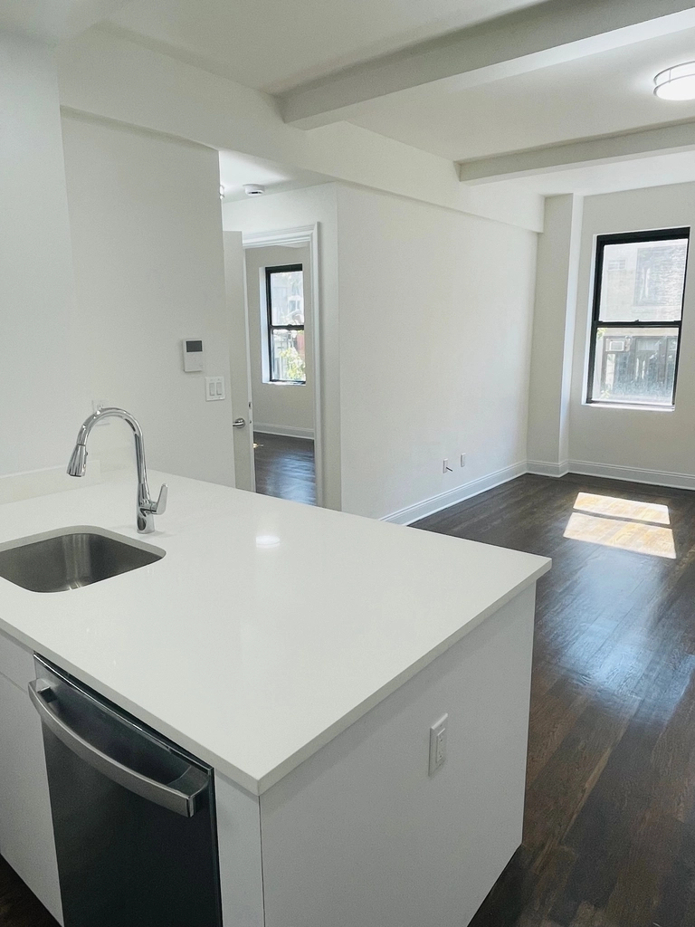 156 East 37th Street, 4D - Photo 1