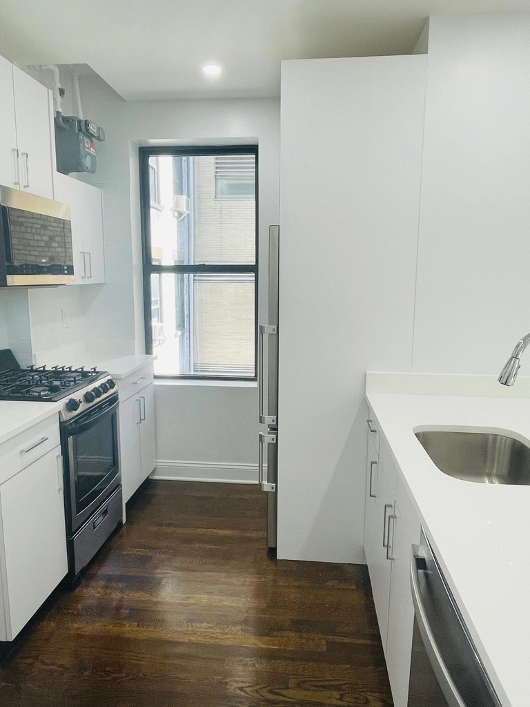 156 East 37th Street, 4D - Photo 4