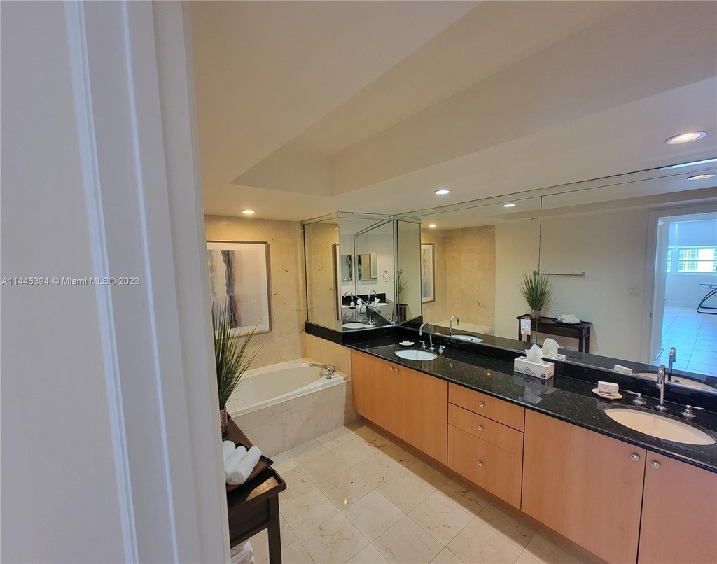 6917 Collins Ave - Photo 9