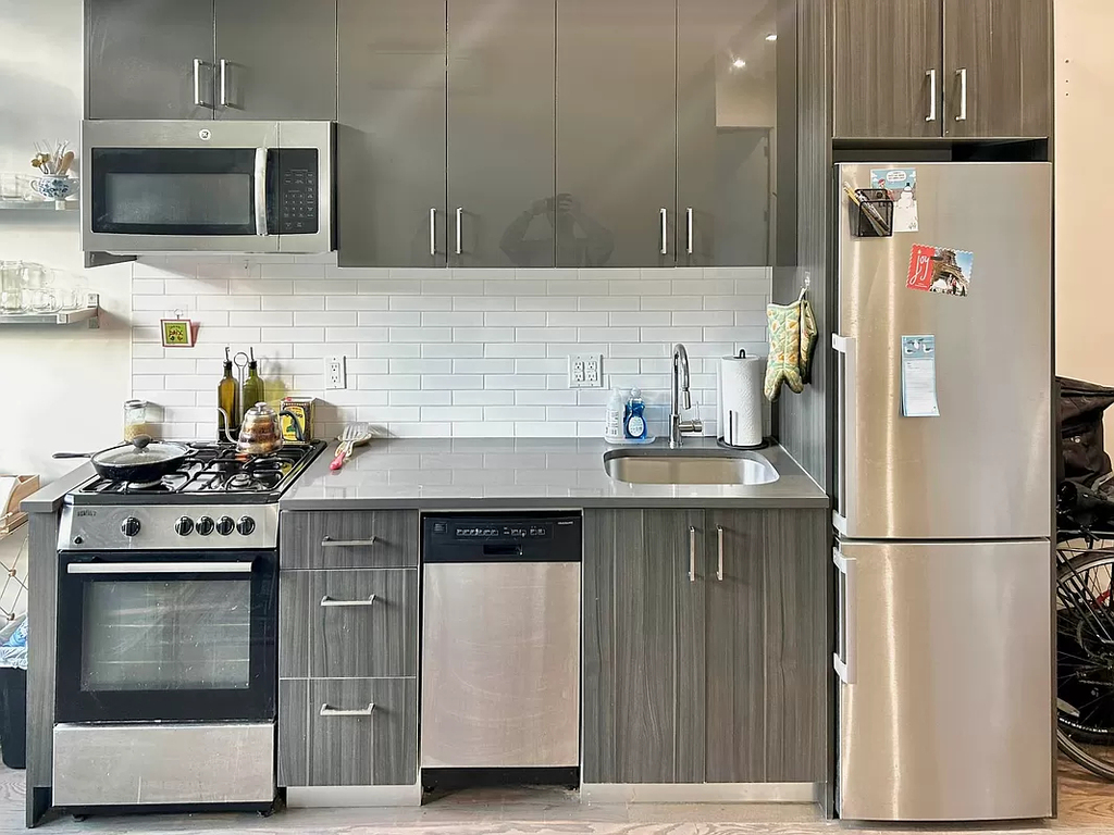 997 Jefferson Avenue - Photo 2