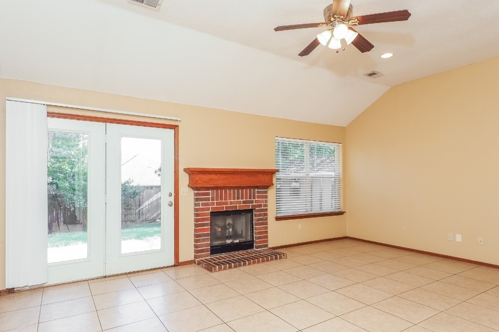 8209 Nw 83rd Place - Photo 3