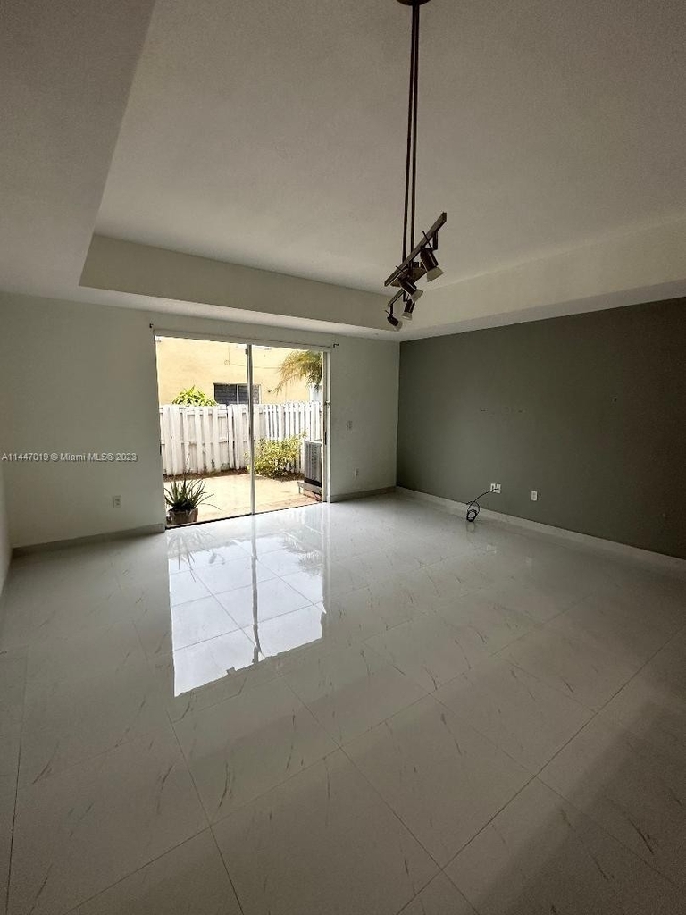 4361 Nw 110th Ave - Photo 4