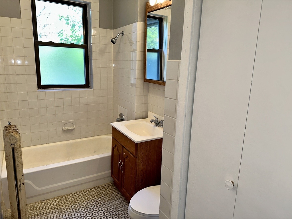 2207 E 67th Street - Photo 3