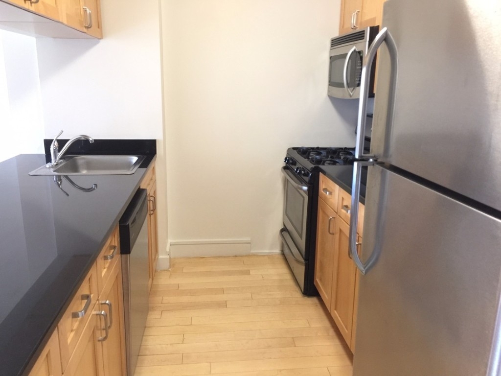 West End Avenue - Photo 2