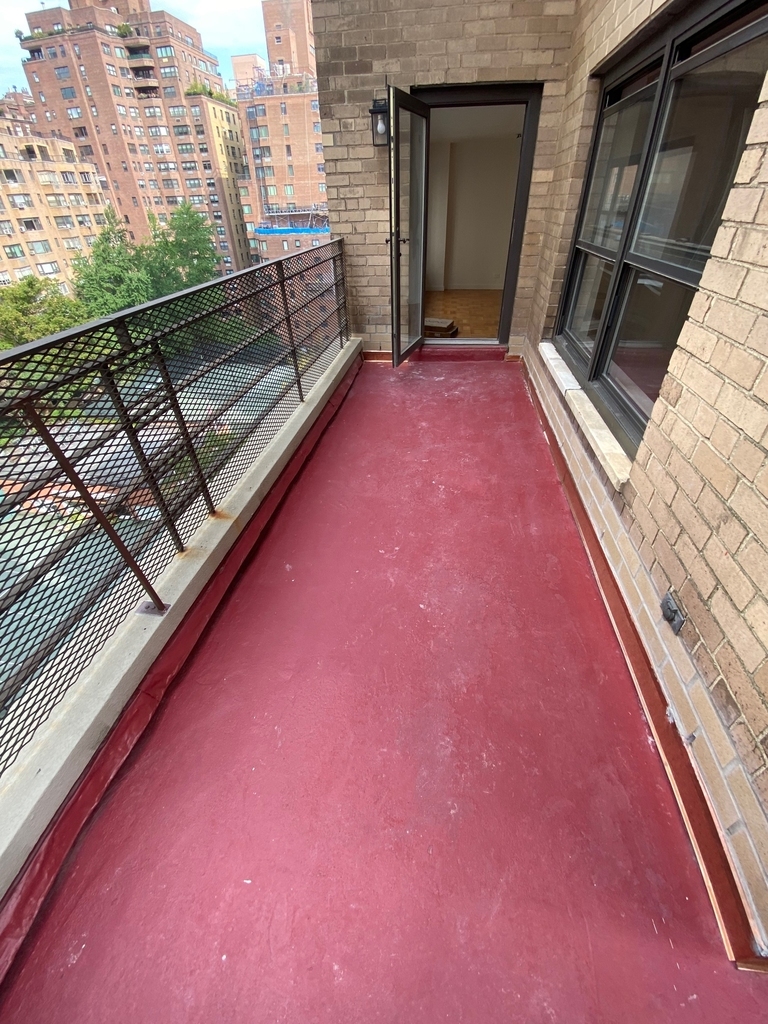 East 55th Street - Photo 12