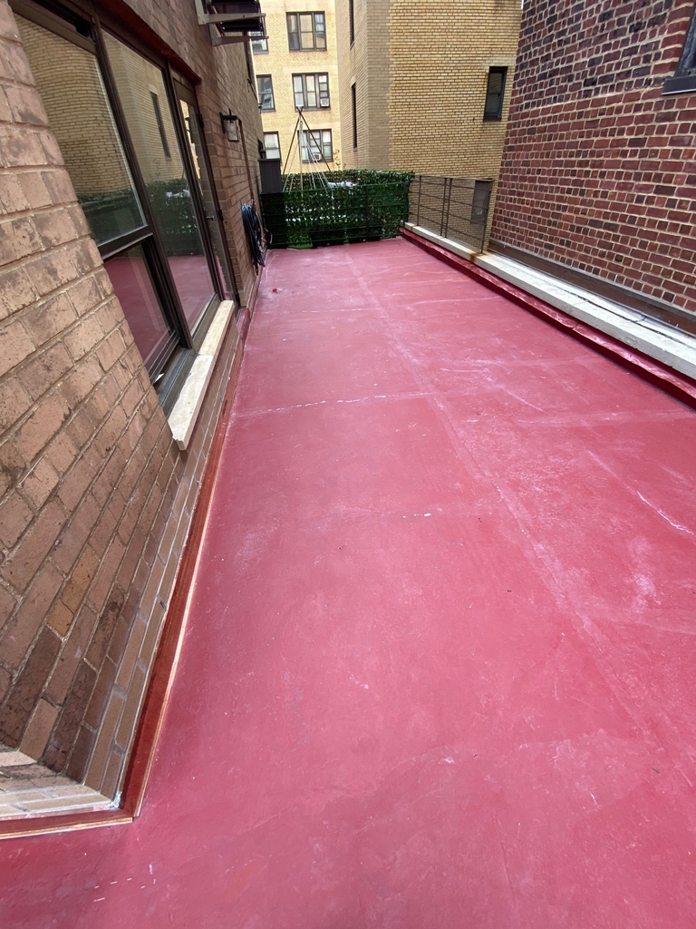 East 55th Street - Photo 9