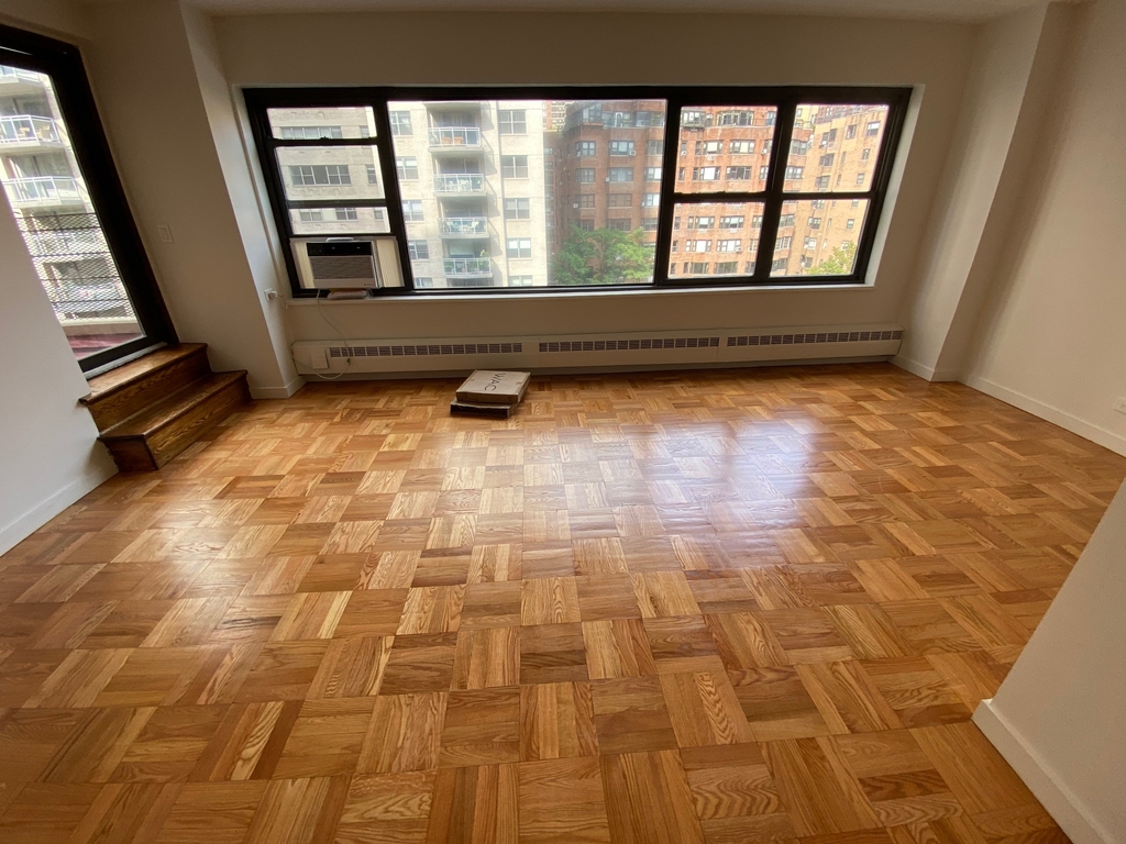 East 55th Street - Photo 19