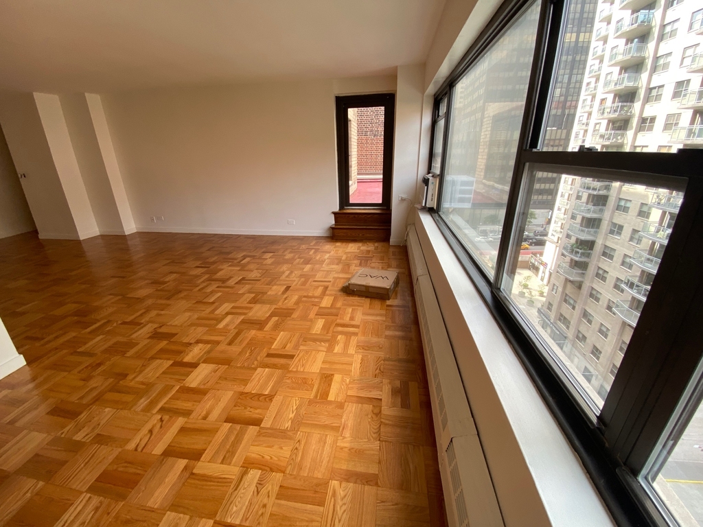 East 55th Street - Photo 2