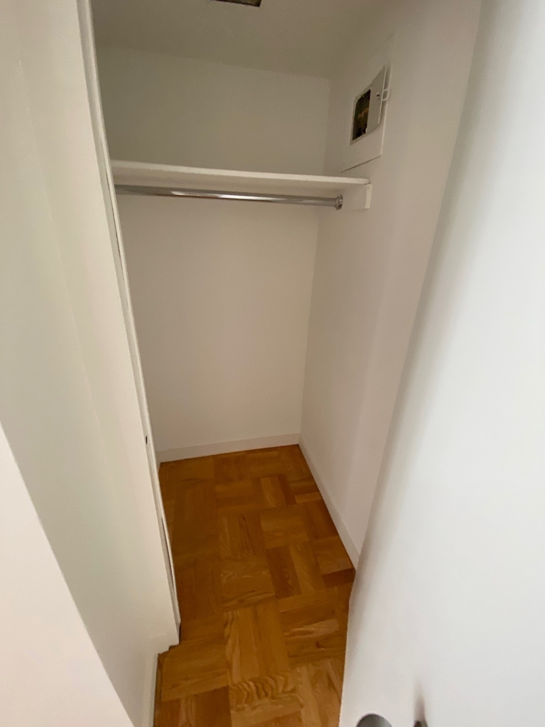 East 55th Street - Photo 10