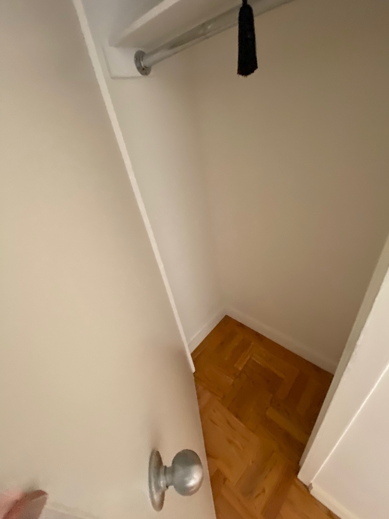 East 55th Street - Photo 18