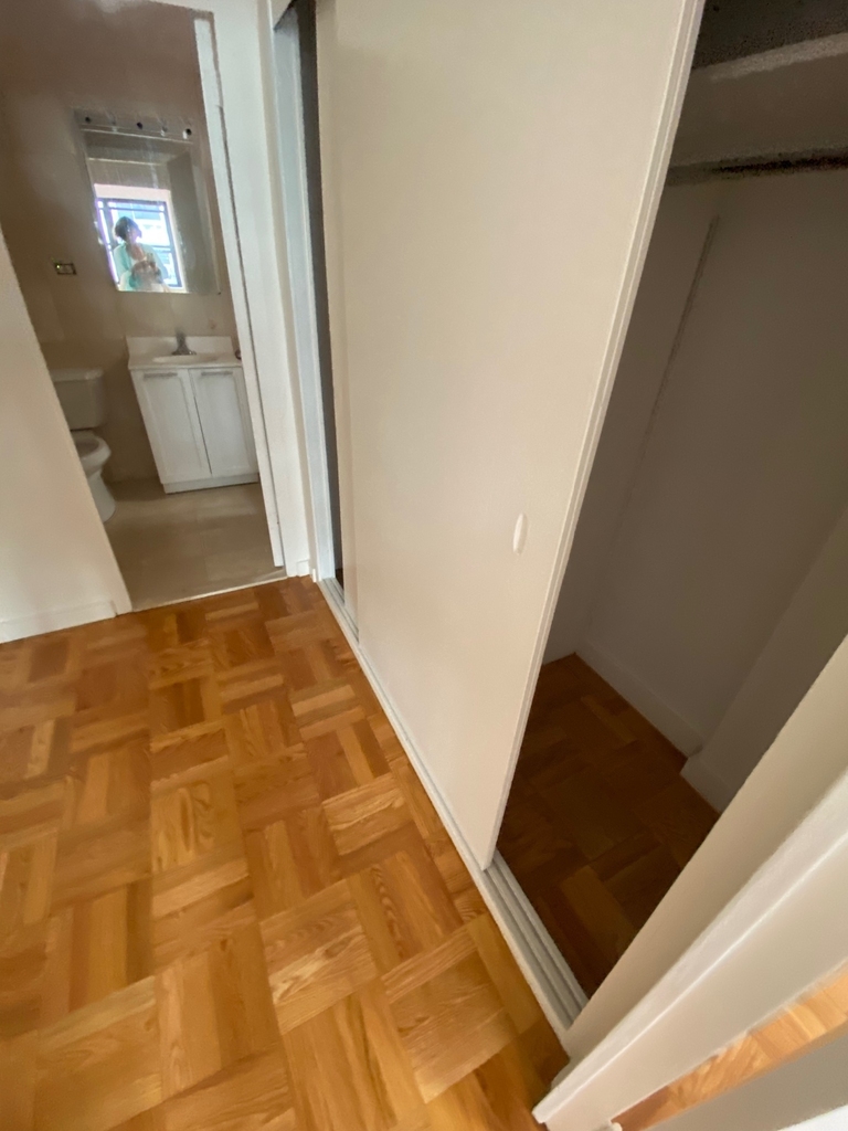 East 55th Street - Photo 17