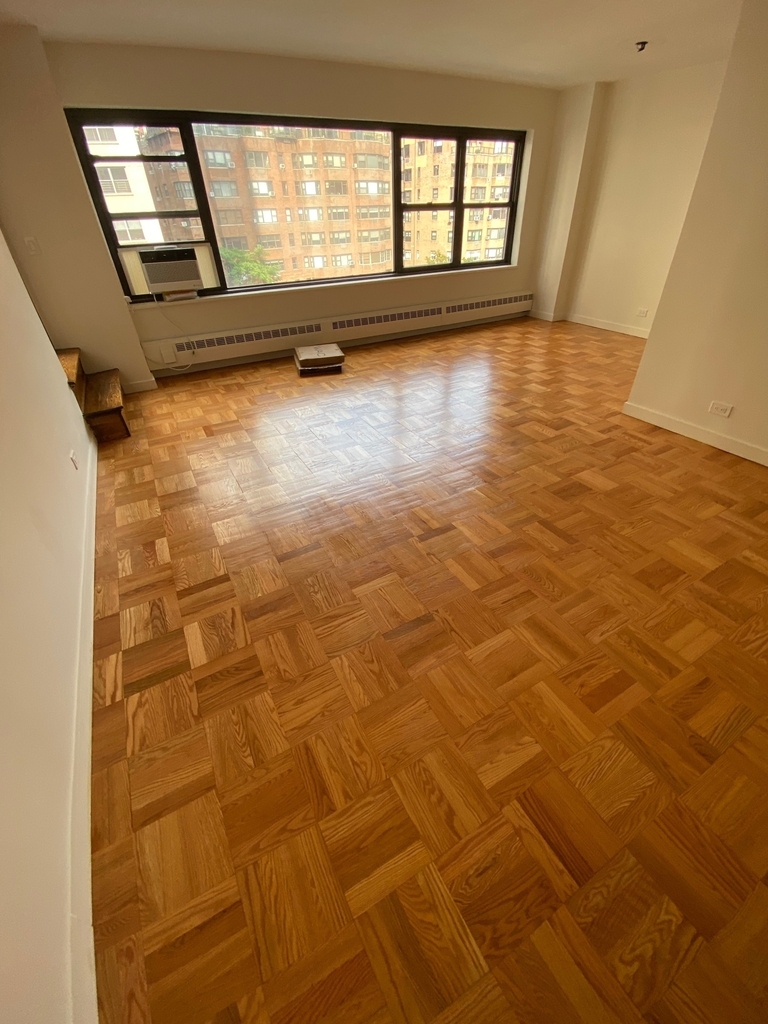East 55th Street - Photo 0