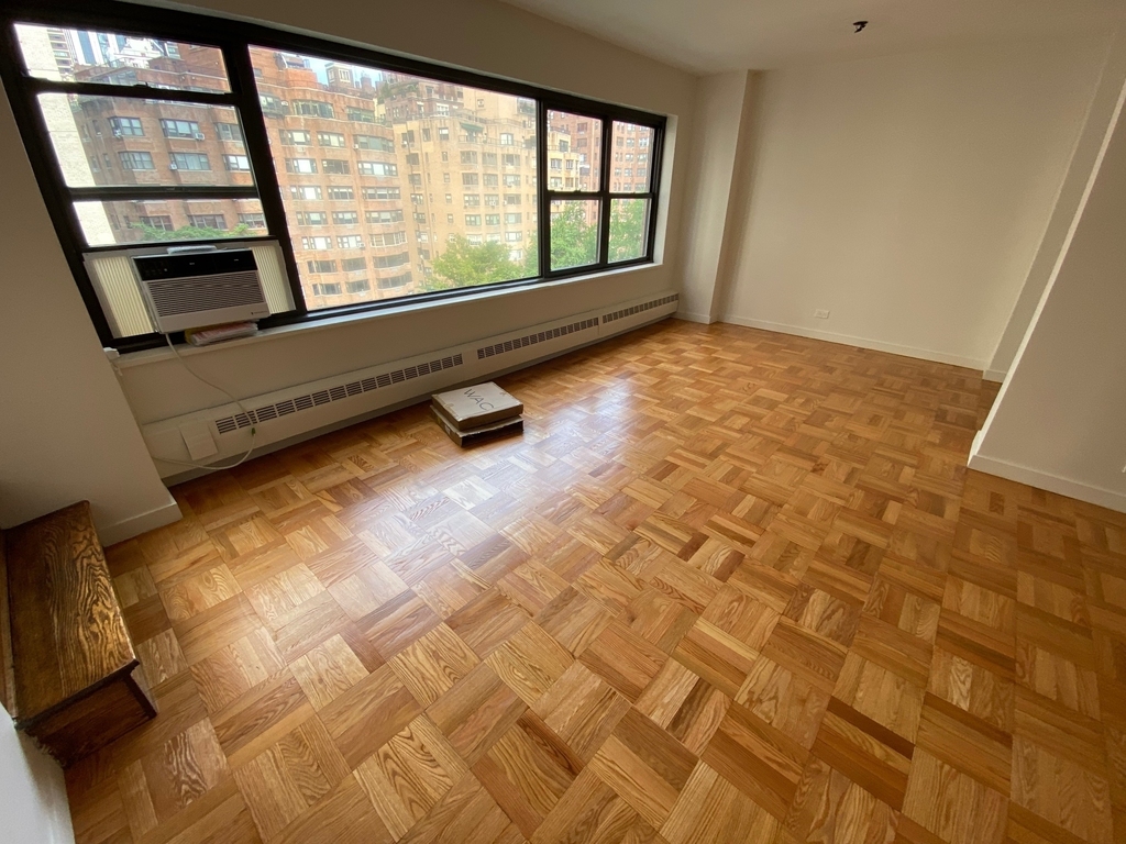 East 55th Street - Photo 1