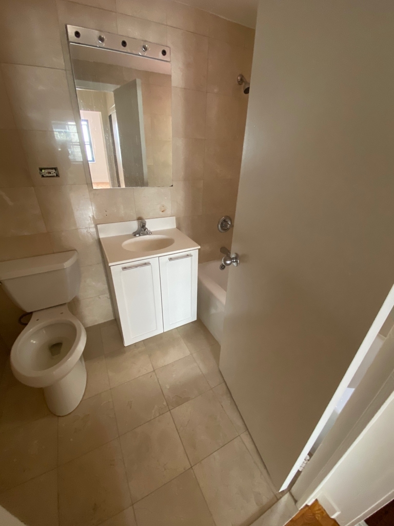 East 55th Street - Photo 13