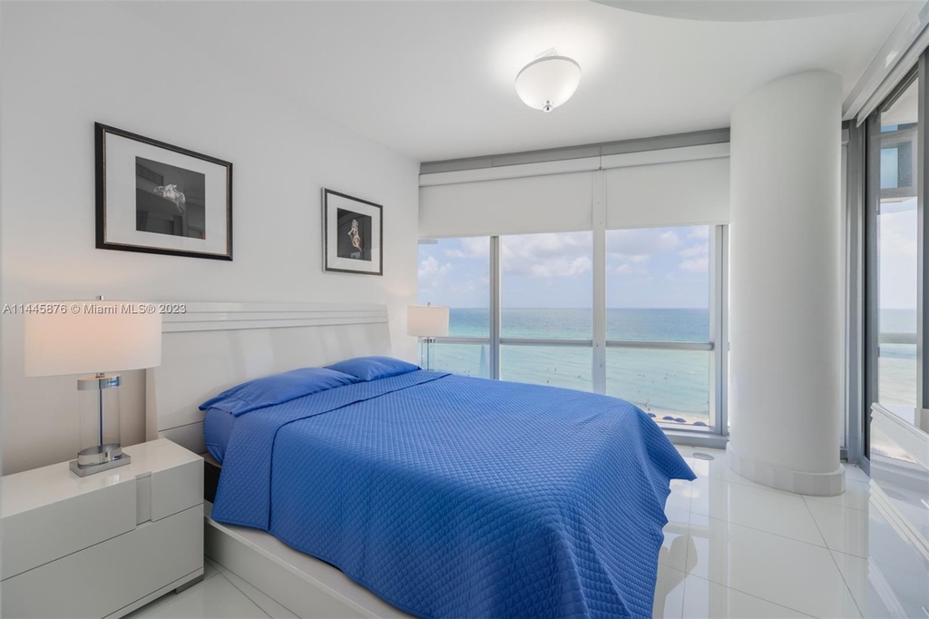 17121 Collins Ave - Photo 14