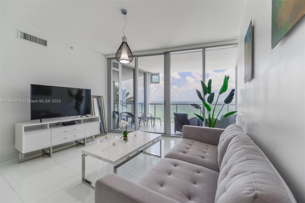 17121 Collins Ave - Photo 2