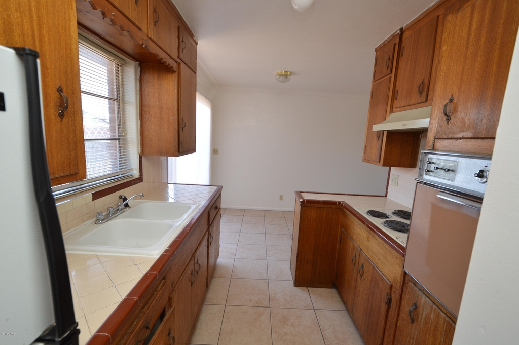 4333 E Bellevue Street - Photo 2