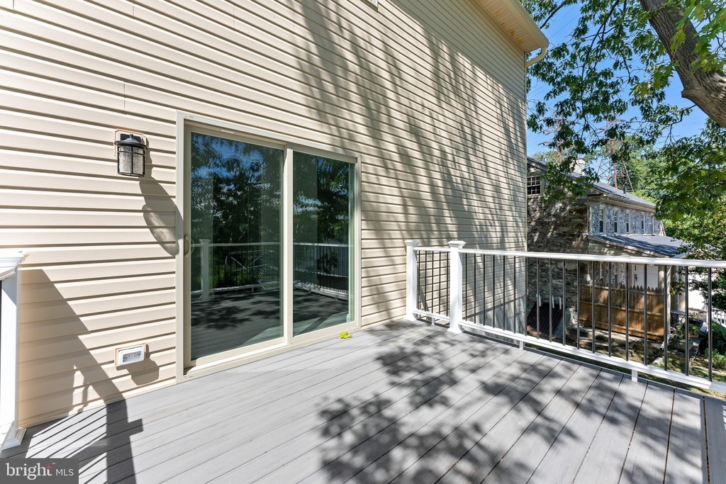 605 Tabak Avenue - Photo 10