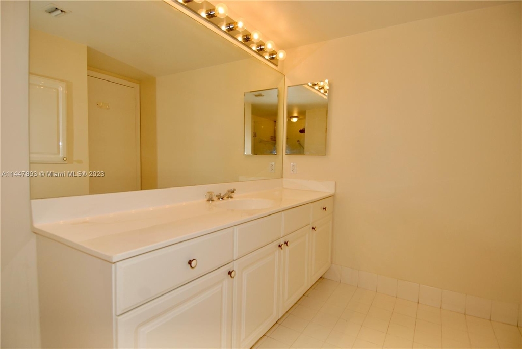 3600 Yacht Club Dr - Photo 18