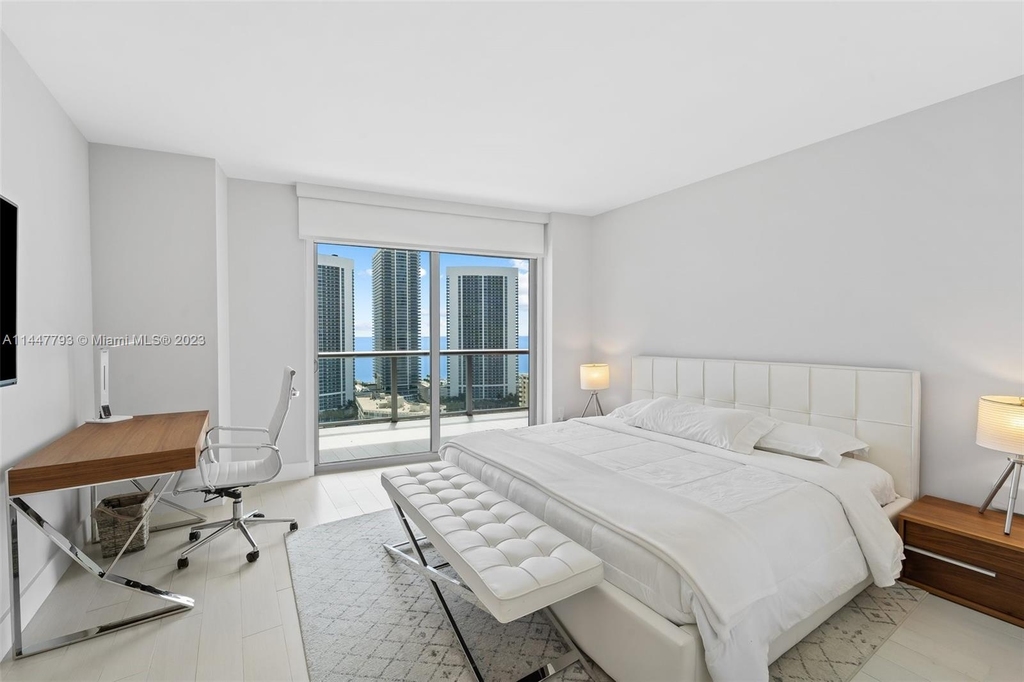 2600 E Hallandale Beach Blvd - Photo 10