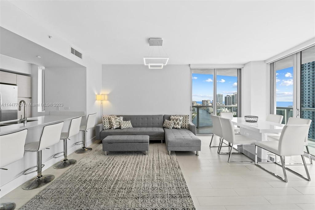 2600 E Hallandale Beach Blvd - Photo 18