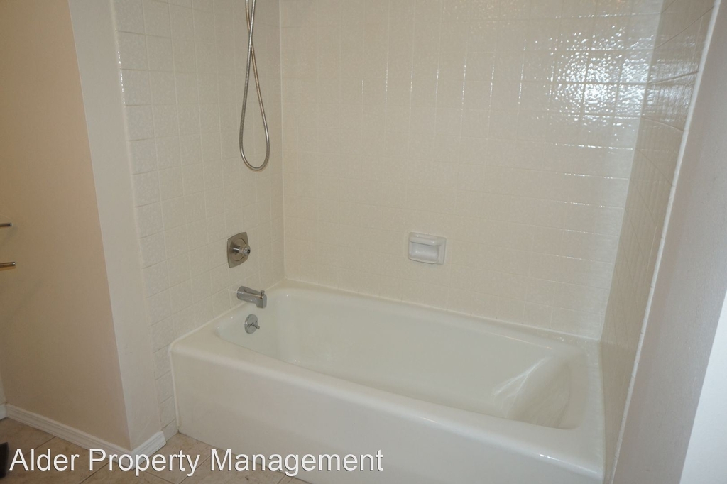8543 Nw Reed Dr. - Photo 18