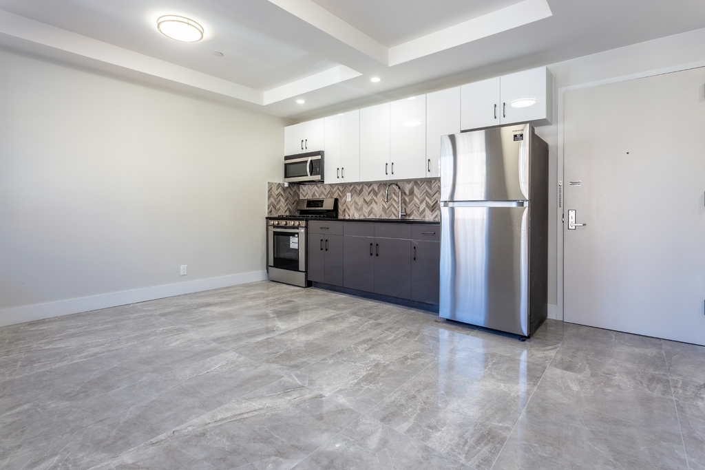 800 Empire Boulevard - Photo 1