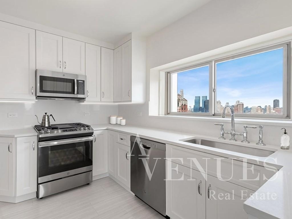 East 70th Street - Photo 3