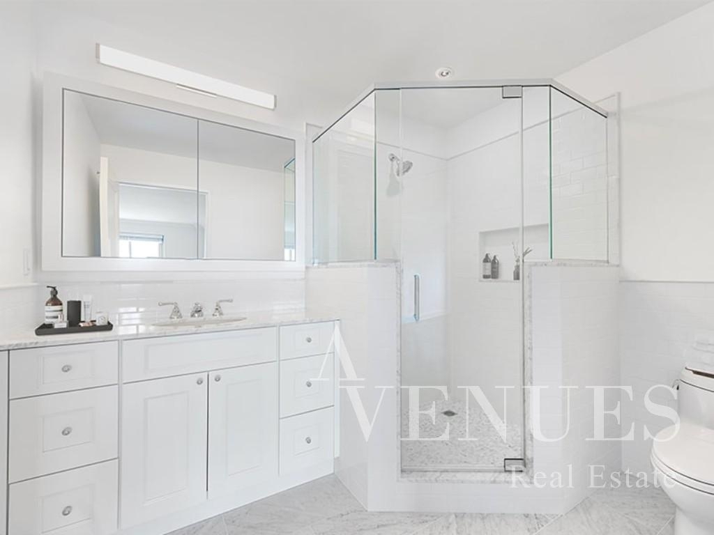 East 70th Street - Photo 4
