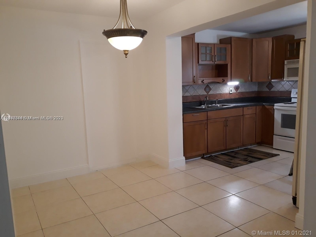 6074 Plunkett St - Photo 5