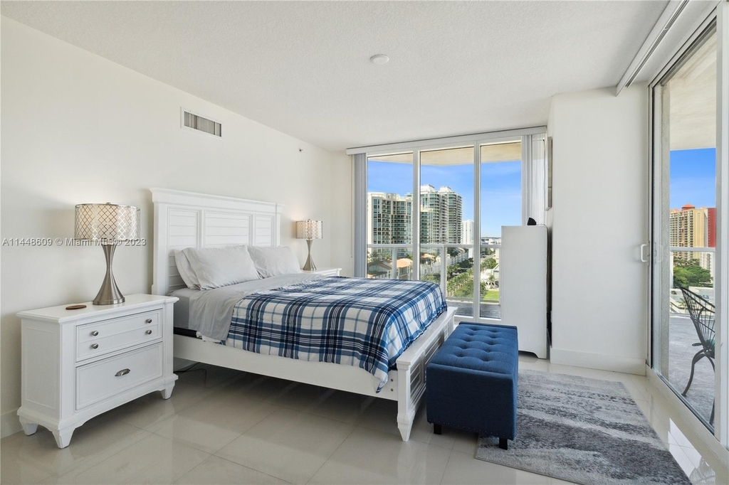 16699 Collins Ave - Photo 10