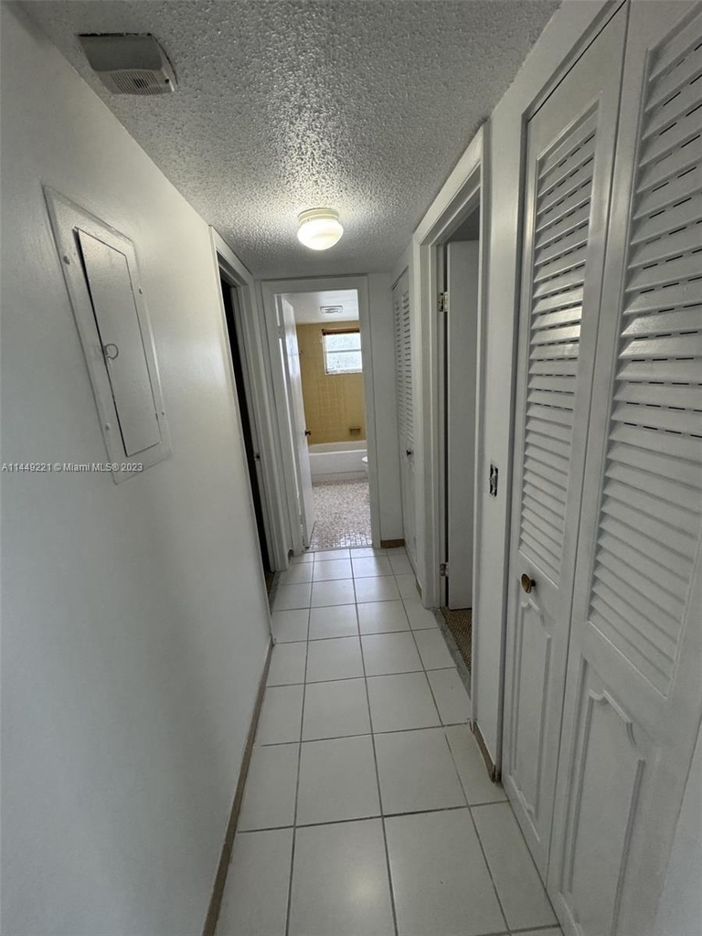 415 Se 11th Ter - Photo 18